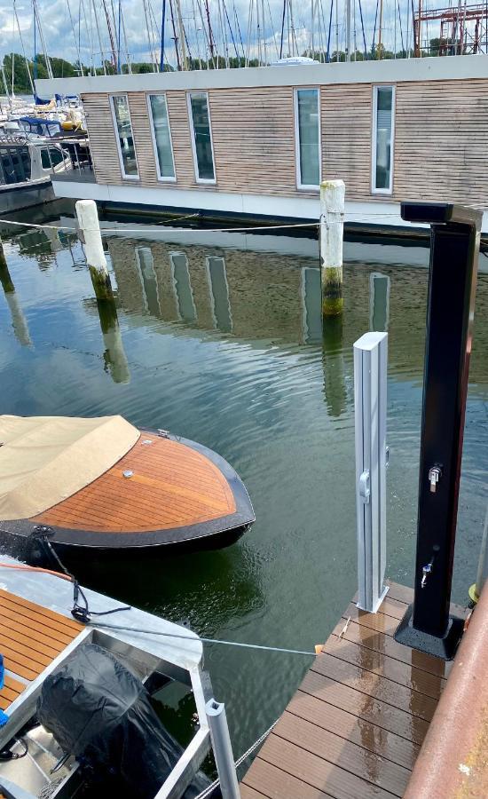 Hausboot Mit Traumlage In Luebeck-Travemuende 호텔 외부 사진