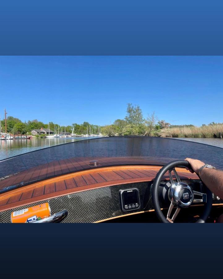 Hausboot Mit Traumlage In Luebeck-Travemuende 호텔 외부 사진