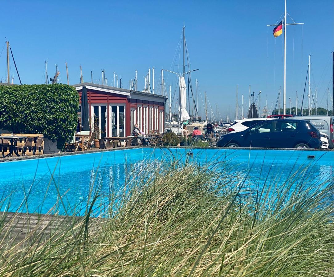 Hausboot Mit Traumlage In Luebeck-Travemuende 호텔 외부 사진