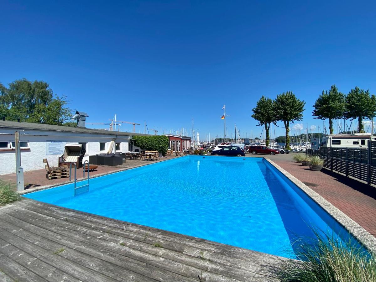 Hausboot Mit Traumlage In Luebeck-Travemuende 호텔 외부 사진